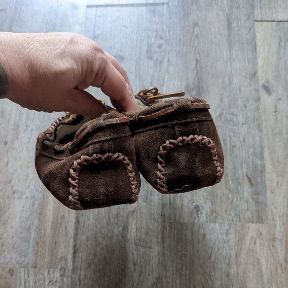 Minnetonka Hard Sole Slippers - Picture 3 of 4